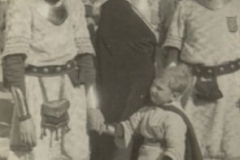 Alfosnso Segui e hijo en 1943