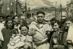 Pedro Navarro en el bautizo de su hija en 1952